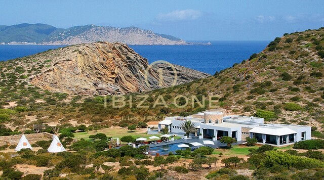 Tu escapada perfecta: alquiler de lujo en una isla privada en Ibiza