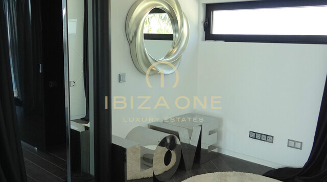 Luxusvilla am Wasser - Villa in zweiter Meereslinie - Villa in zweiter Meereslinie am Meer zu verkaufen, Ibiza - Luxusvilla am Wasser - Villa in zweiter Meereslinie - Villa in zweiter Meereslinie am Meer zu vermieten, Ibiza