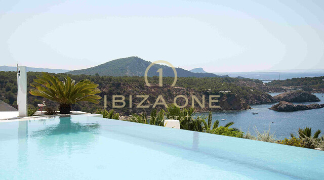 Villa de luxe au bord de l'eau - Villa en deuxième ligne de mer - Villa en deuxième ligne de mer à vendre, Ibiza - Villa de luxe au bord de l'eau - Villa en deuxième ligne de mer - Villa en deuxième ligne de mer à louer, Ibiza