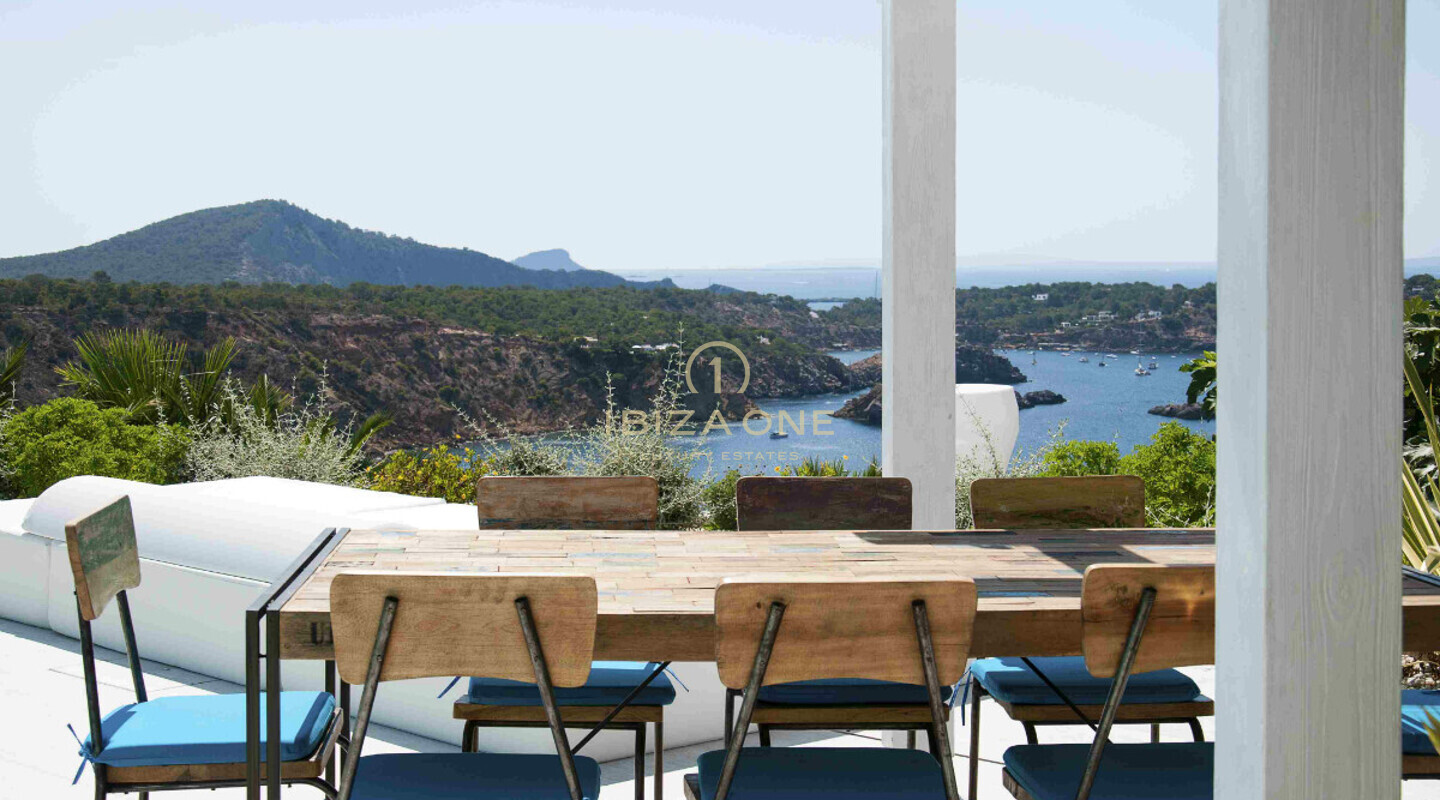 Villa de luxe au bord de l'eau - Villa en deuxième ligne de mer - Villa en deuxième ligne de mer à vendre, Ibiza - Villa de luxe au bord de l'eau - Villa en deuxième ligne de mer - Villa en deuxième ligne de mer à louer, Ibiza