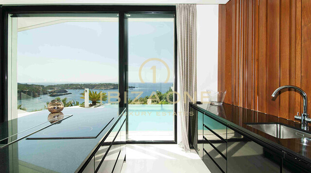 Villa de luxe au bord de l'eau - Villa en deuxième ligne de mer - Villa en deuxième ligne de mer à vendre, Ibiza - Villa de luxe au bord de l'eau - Villa en deuxième ligne de mer - Villa en deuxième ligne de mer à louer, Ibiza