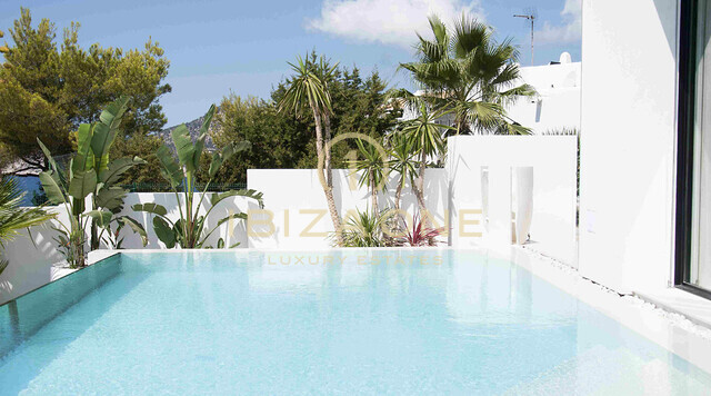 Villa de luxe au bord de l'eau - Villa en deuxième ligne de mer - Villa en deuxième ligne de mer à vendre, Ibiza - Villa de luxe au bord de l'eau - Villa en deuxième ligne de mer - Villa en deuxième ligne de mer à louer, Ibiza