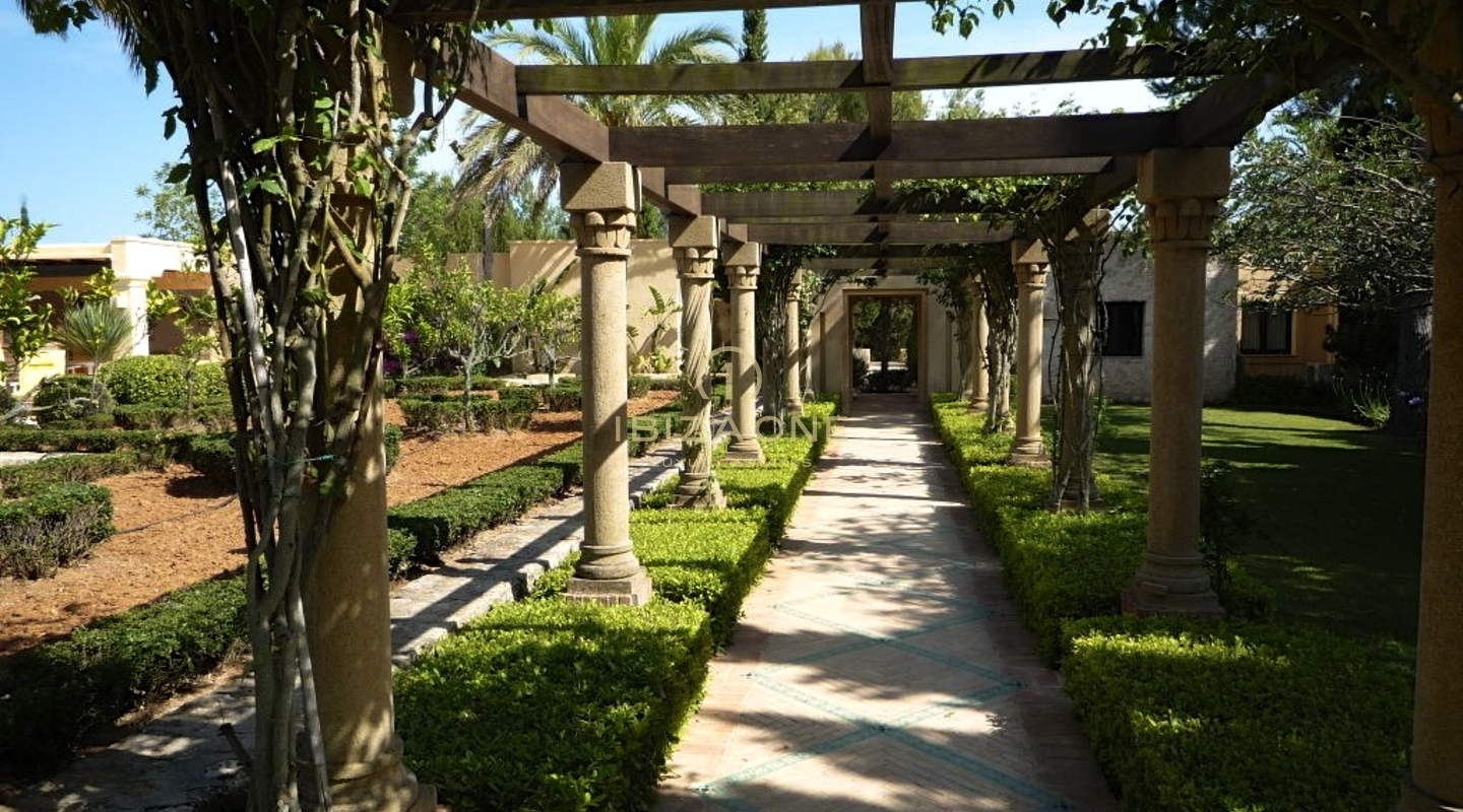 Luxury and manorial estate with a main house and 3 guest houses for sale, Ibiza - Luxury and manorial estate with a main house and 3 guest houses for rent, Ibiza
