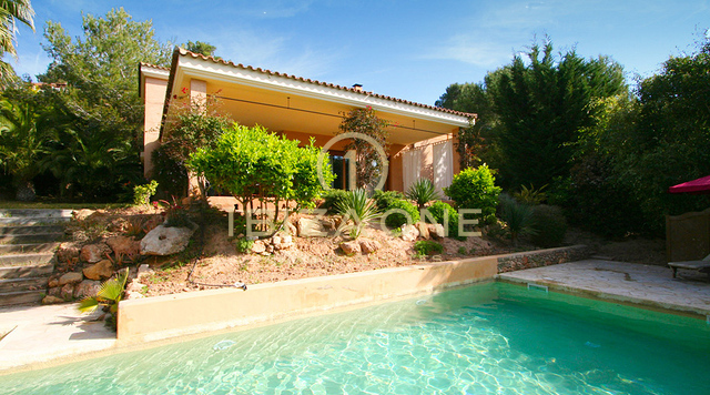 Luxe en charmante villa omgeven door een prachtige tuin te koop, Ibiza - Luxe en charmante villa omgeven door een prachtige tuin te huur, Ibiza