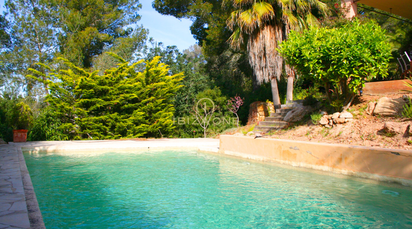 Luxe en charmante villa omgeven door een prachtige tuin te koop, Ibiza - Luxe en charmante villa omgeven door een prachtige tuin te huur, Ibiza