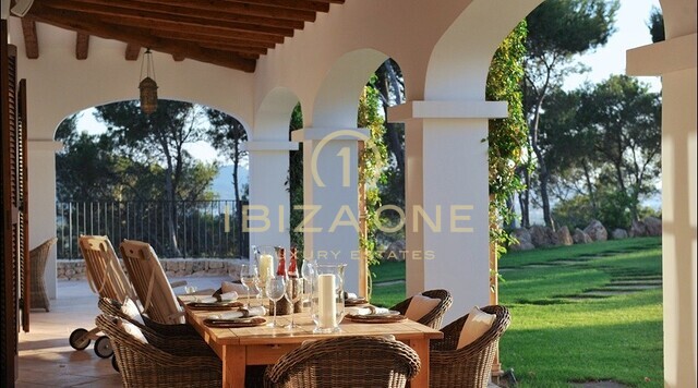 Luxe villa op toplocatie met adembenemend uitzicht te koop, Ibiza - Luxe villa op toplocatie met adembenemend uitzicht te huur, Ibiza