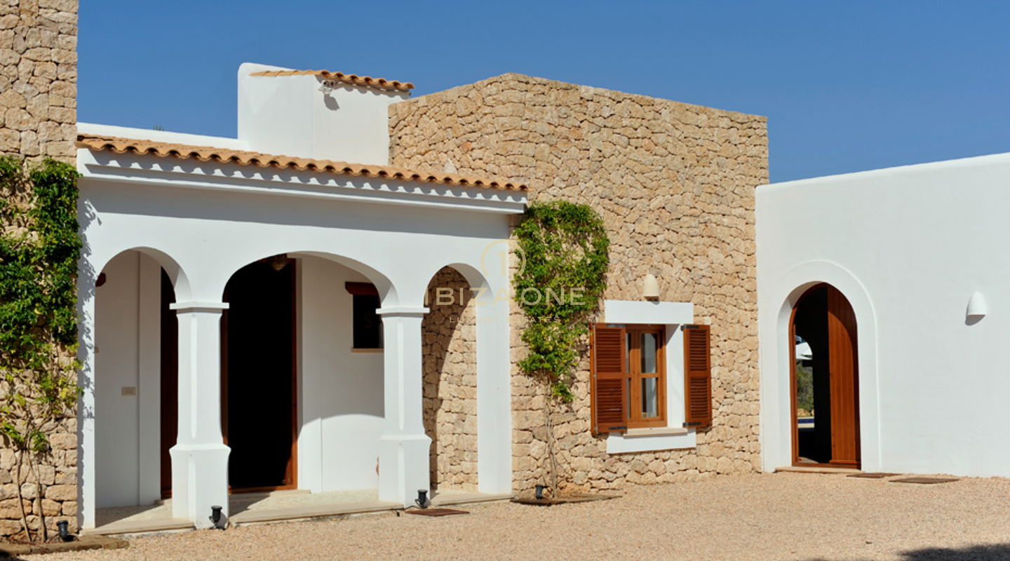 Luxe villa op toplocatie met adembenemend uitzicht te koop, Ibiza - Luxe villa op toplocatie met adembenemend uitzicht te huur, Ibiza