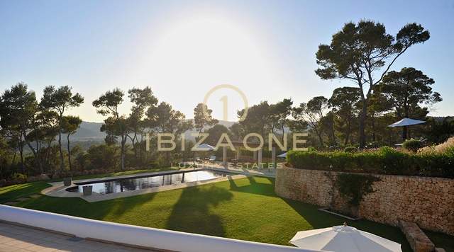 Villa de lujo en la mejor ubicación con impresionantes vistas en venta, Ibiza - Villa de lujo en la mejor ubicación con impresionantes vistas en alquiler, Ibiza