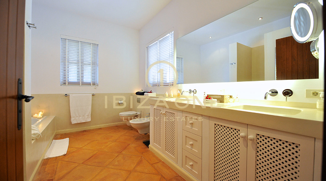 Villa de lujo en la mejor ubicación con impresionantes vistas en venta, Ibiza - Villa de lujo en la mejor ubicación con impresionantes vistas en alquiler, Ibiza