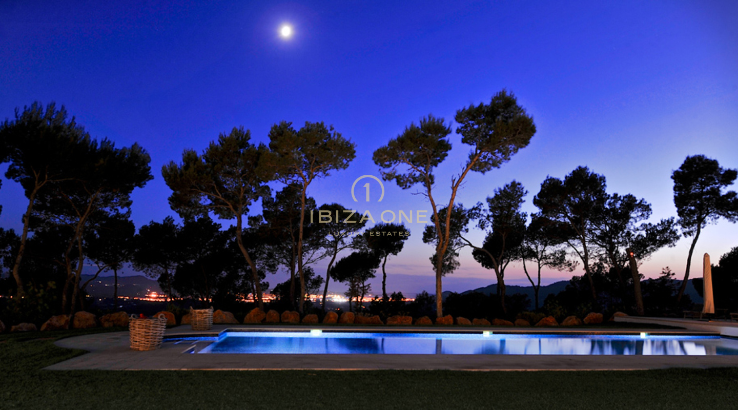 Luxe villa op toplocatie met adembenemend uitzicht te koop, Ibiza - Luxe villa op toplocatie met adembenemend uitzicht te huur, Ibiza