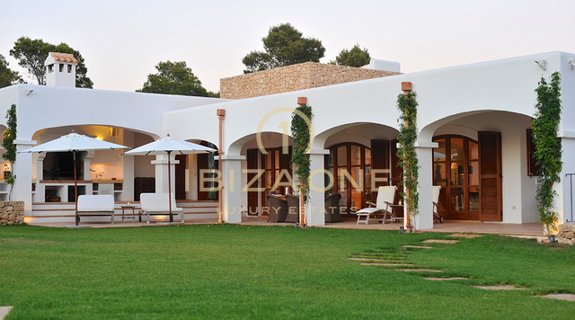 Villa di lusso in posizione privilegiata con vista mozzafiato in vendita, Ibiza - Villa di lusso in posizione privilegiata con vista mozzafiato in affitto, Ibiza
