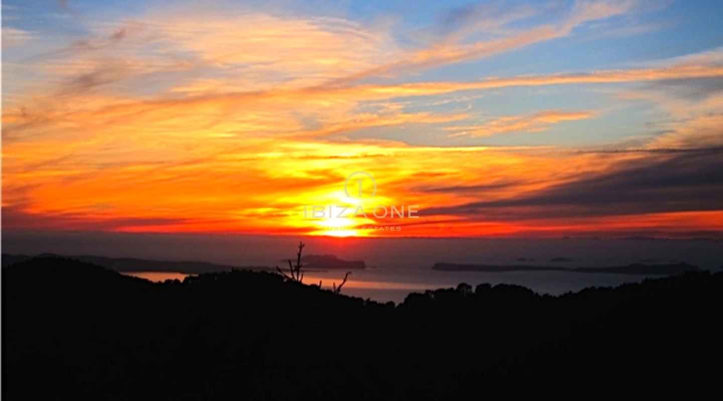 Luxe en indrukwekkende finca in Blakstad met 360 graden uitzicht over het eiland en prachtige zonsondergangen te koop, Ibiza - Luxe en indrukwekkende finca in Blakstad met 360 graden uitzicht over het eiland en prachtige zonsondergangen te huur, Ibiza