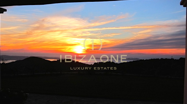 Finca de luxe et impressionnante à Blakstad avec vue à 360 degrés sur l'île et magnifiques couchers de soleil à vendre, Ibiza - Finca de luxe et impressionnante à Blakstad avec vue à 360 degrés sur l'île et magnifiques couchers de soleil à louer, Ibiza