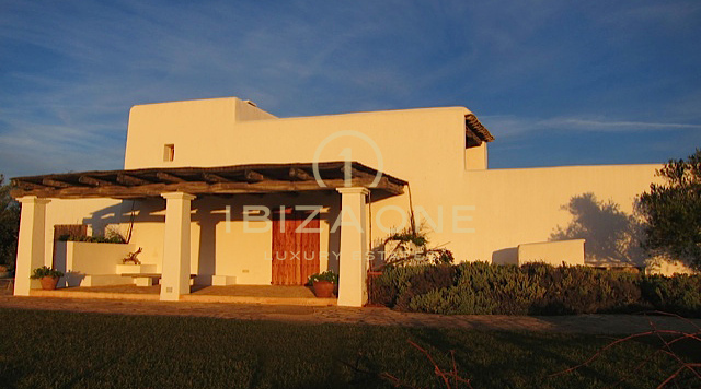 Luxury and Impressive Blakstad finca with 360 degrees views of the island and magnificent sunsets for sale, Ibiza - Luxury and Impressive Blakstad finca with 360 degrees views of the island and magnificent sunsets for rent, Ibiza