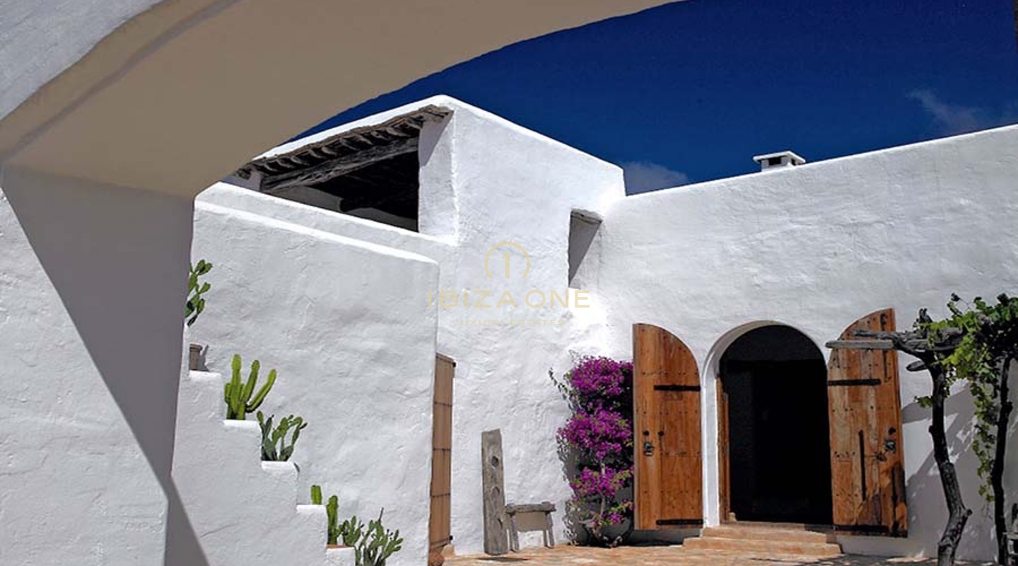 Lujosa e impresionante finca en Blakstad con vistas de 360 grados de la isla y magníficas puestas de sol en venta, Ibiza - Lujosa e impresionante finca en Blakstad con vistas de 360 grados de la isla y magníficas puestas de sol en alquiler, Ibiza