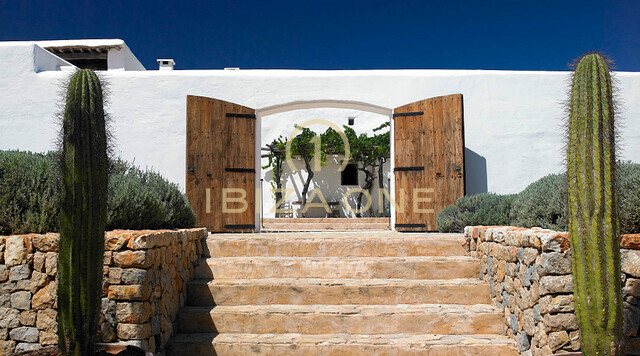 Luxuriöse und beeindruckende Finca in Blakstad mit 360-Grad-Blick auf die Insel und herrlichen Sonnenuntergängen zu verkaufen, Ibiza - Luxuriöse und beeindruckende Finca in Blakstad mit 360-Grad-Blick auf die Insel und herrlichen Sonnenuntergängen zu vermieten, Ibiza