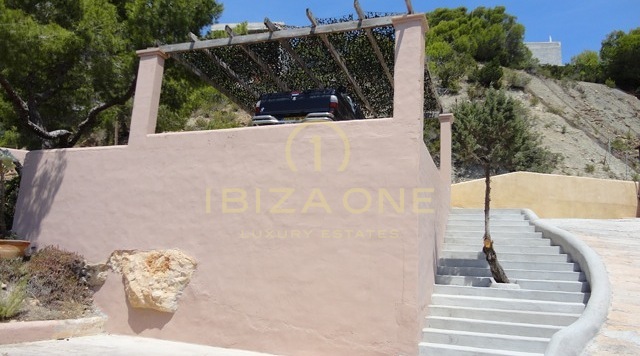 Villa de lujo en primera línea de mar en Es Cubells en venta, Ibiza - Villa de lujo en primera línea de mar en Es Cubells en alquiler, Ibiza