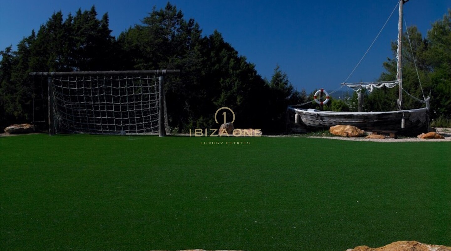 Beautiful luxury finca close to popular beaches with yoga retreats for rent, Ibiza