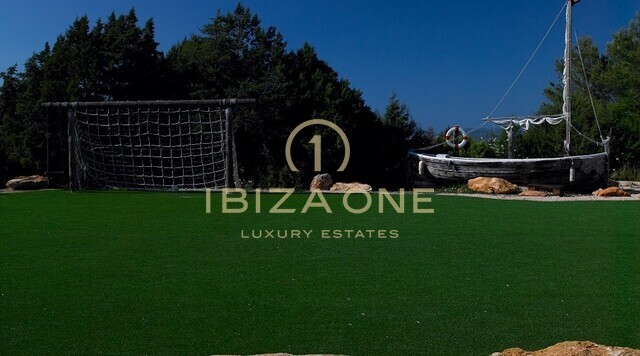 Preciosa finca de lujo cerca de playas populares con retiros de yoga en alquiler, Ibiza