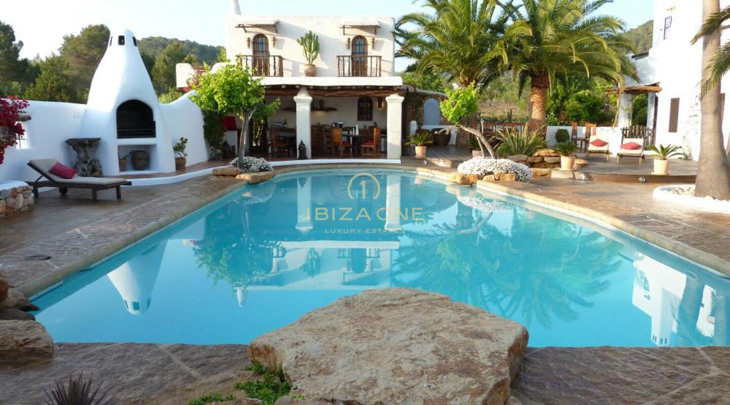 Beautiful luxury finca close to popular beaches with yoga retreats for rent, Ibiza