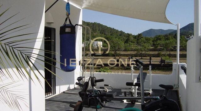 Prachtige luxe finca dichtbij populaire stranden met yogaretraites te huur, Ibiza