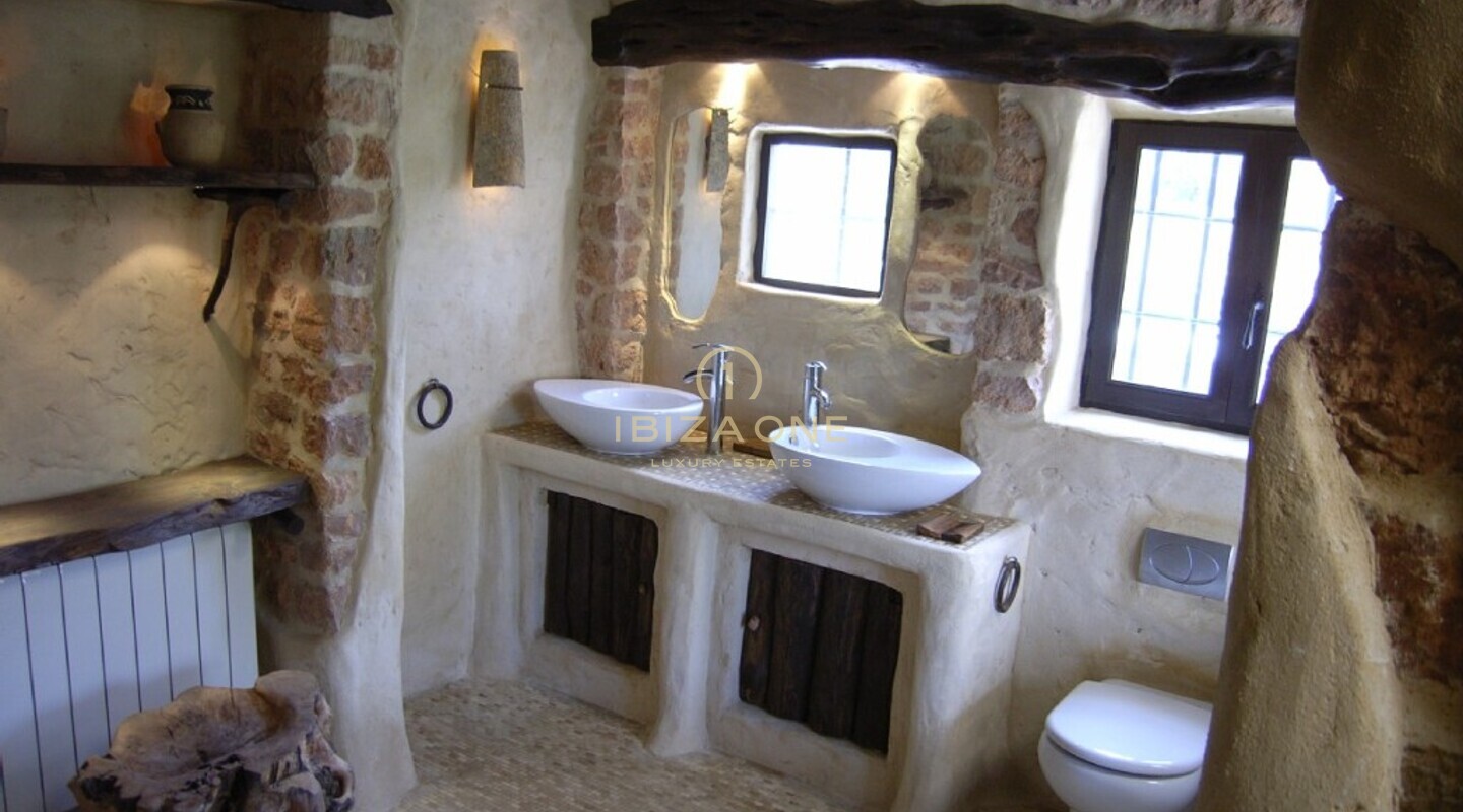 Beautiful luxury finca close to popular beaches with yoga retreats for rent, Ibiza