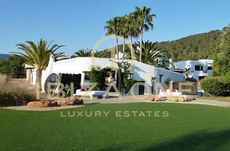 Can Verru-Natalie and Gray Gillot-Neumeister-