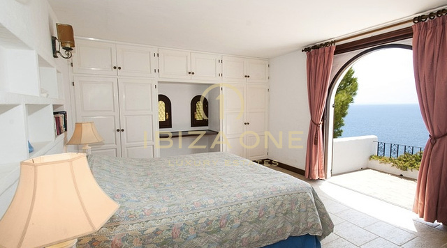 Luxe villa première ligne de la mer à Es Cubells avec accès direct à la plage - front de mer porperty