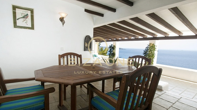 Lujo villa de primera línea de mar en Es Cubells con acceso directo a la playa - porperty línea de costa