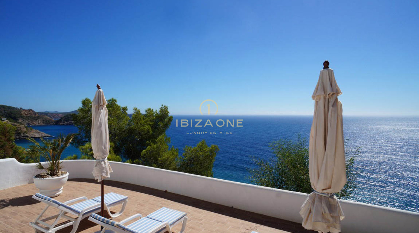 Luxe villa première ligne de la mer à Es Cubells avec accès direct à la plage - front de mer porperty