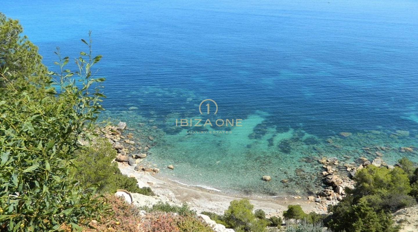 Luxury first line sea villa in Es Cubells with direct access to the beach - waterfront property