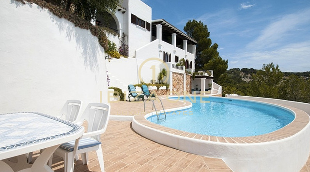 Luxe villa première ligne de la mer à Es Cubells avec accès direct à la plage - front de mer porperty