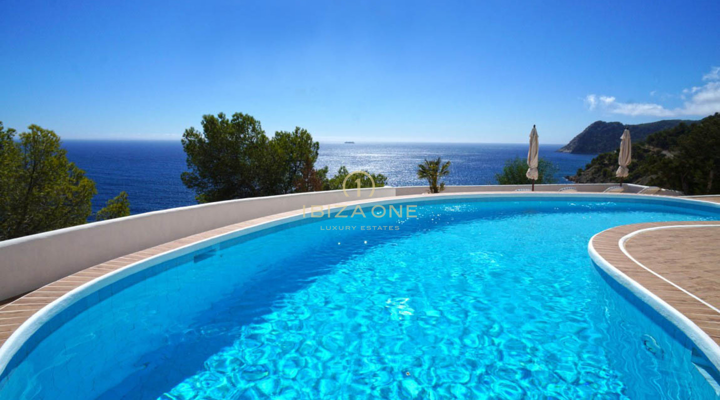 Lujo villa de primera línea de mar en Es Cubells con acceso directo a la playa - porperty línea de costa