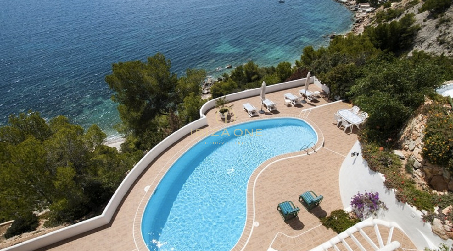 Luxe villa première ligne de la mer à Es Cubells avec accès direct à la plage - front de mer porperty