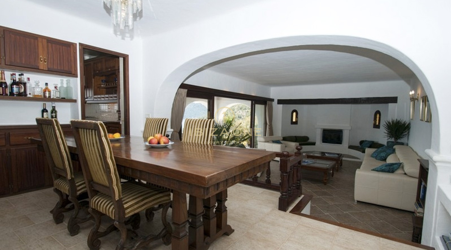 Prima linea Villa di lusso sul mare a Es Cubells con accesso diretto alla spiaggia - lungomare porperty