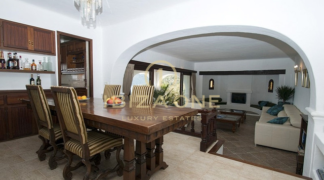 Lujo villa de primera línea de mar en Es Cubells con acceso directo a la playa - porperty línea de costa