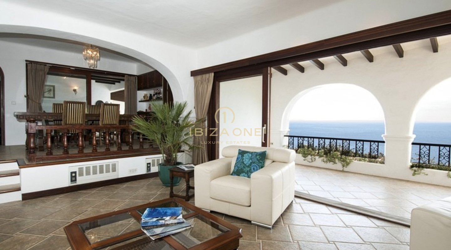 Prima linea Villa di lusso sul mare a Es Cubells con accesso diretto alla spiaggia - lungomare porperty
