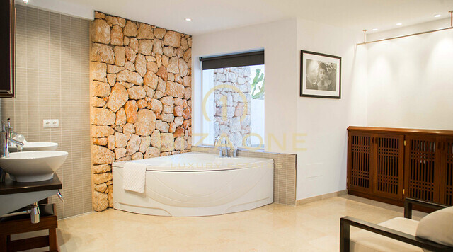Spacieuse propriété de luxe avec vue sur la mer et sur la ville d'Ibiza à vendre, Ibiza - Spacieuse propriété de luxe avec vue sur la mer et sur la ville d'Ibiza à louer, Ibiza