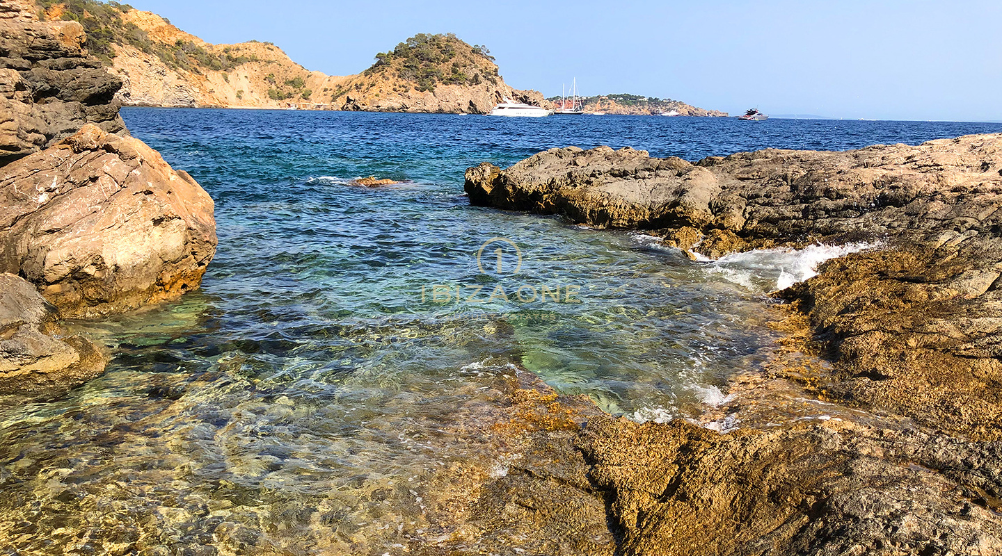 LUXURY SEAFRONT VILLA WITH A PRIVATE ACCES TO THE SEA IN ES CUBELLS FOR RENT, IBIZA