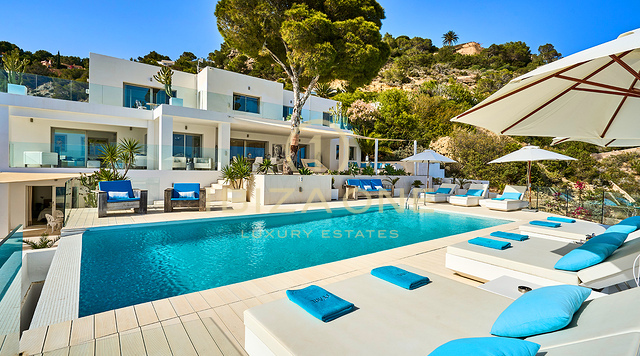 LUXE VILLA AAN ZEE MET EEN PRIVÉ TOEGANG TOT DE ZEE IN ES CUBELLS TE HUUR, IBIZA