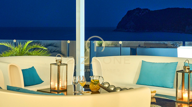 LUXE VILLA AAN ZEE MET EEN PRIVÉ TOEGANG TOT DE ZEE IN ES CUBELLS TE HUUR, IBIZA