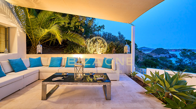 VILLA DI LUSSO FRONTE MARE CON ACCESSO PRIVATO AL MARE A ES CUBELLS IN AFFITTO, IBIZA