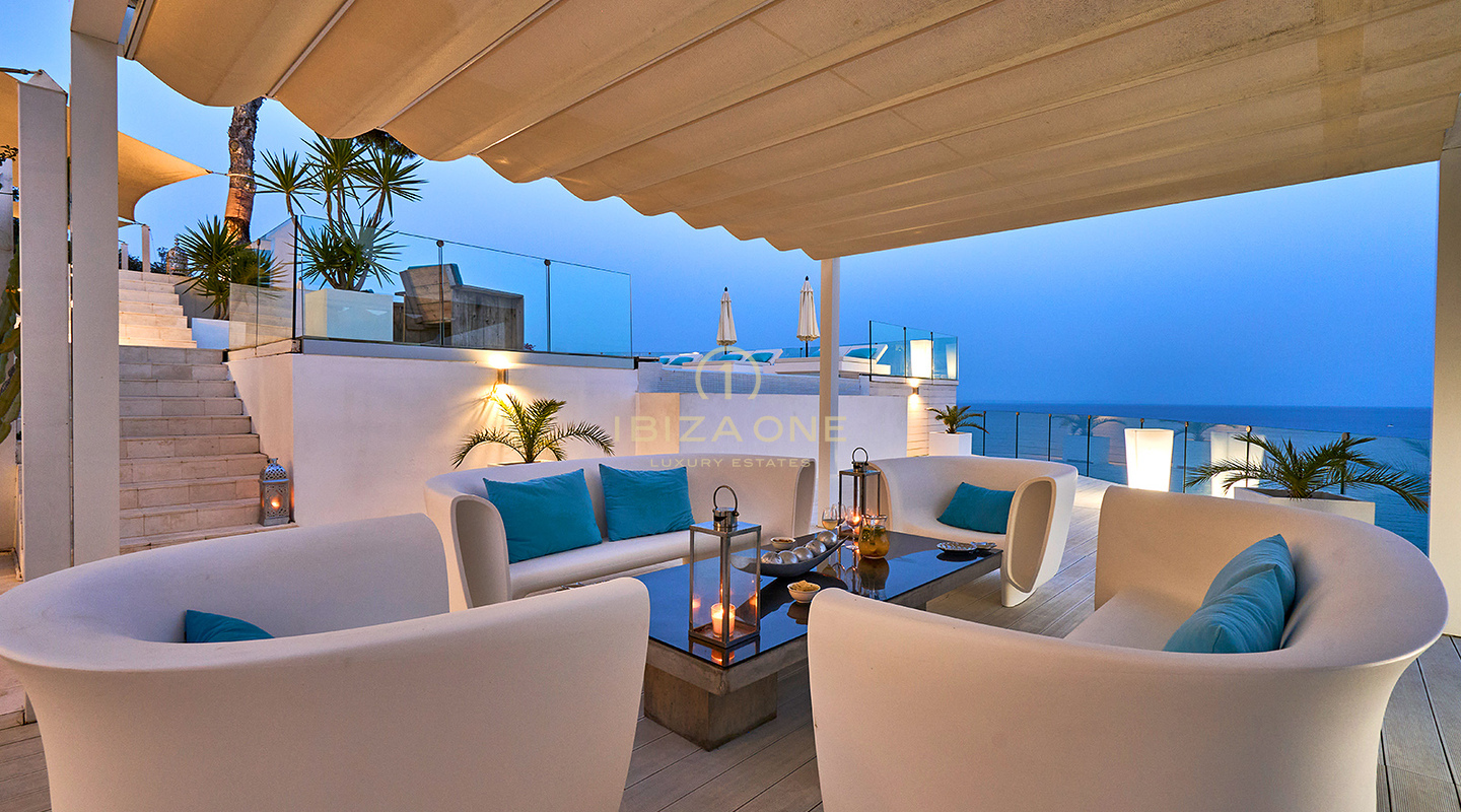 VILLA DE LUXE EN BORD DE MER AVEC ACCÈS PRIVÉ À LA MER À ES CUBELLS À LOUER, IBIZA