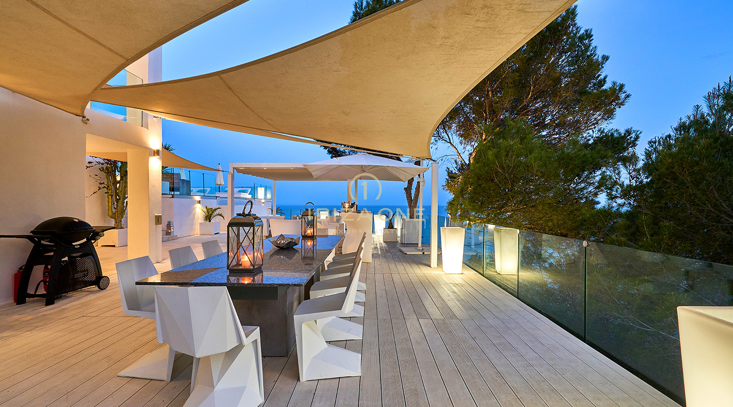 LUXUSVILLA DIREKT AM MEER MIT PRIVATEM ZUGANG ZUM MEER IN ES CUBELLS ZU VERMIETEN, IBIZA