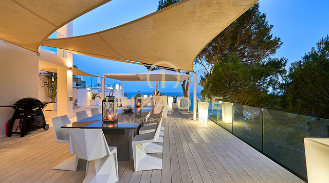 VILLA DI LUSSO FRONTE MARE CON ACCESSO PRIVATO AL MARE A ES CUBELLS IN AFFITTO, IBIZA