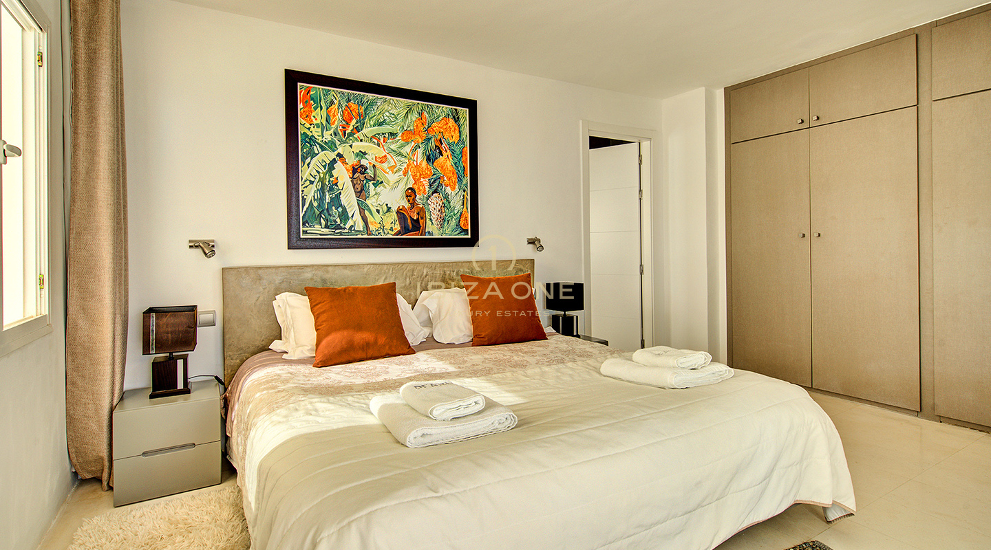 VILLA DE LUJO EN PRIMERA LINEA DE MAR CON ACCESO PRIVADO AL MAR EN ES CUBELLS EN ALQUILER, IBIZA