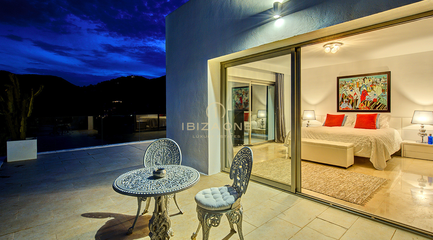 VILLA DE LUXE EN BORD DE MER AVEC ACCÈS PRIVÉ À LA MER À ES CUBELLS À LOUER, IBIZA