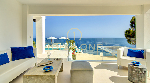 VILLA DI LUSSO FRONTE MARE CON ACCESSO PRIVATO AL MARE A ES CUBELLS IN AFFITTO, IBIZA