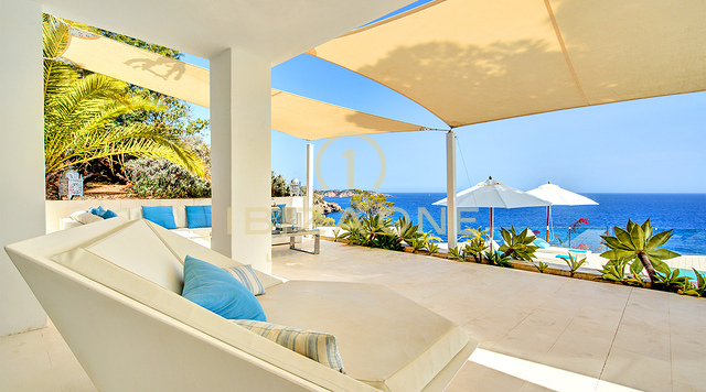 LUXUSVILLA DIREKT AM MEER MIT PRIVATEM ZUGANG ZUM MEER IN ES CUBELLS ZU VERMIETEN, IBIZA