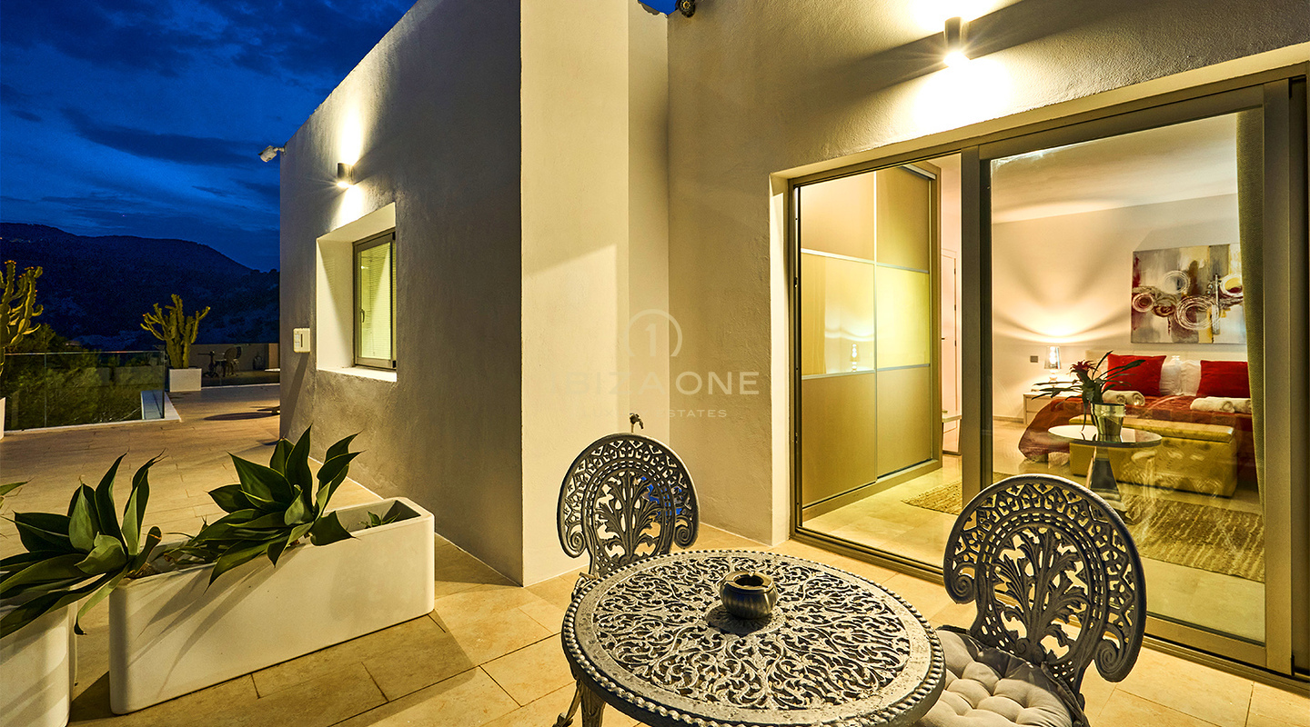 LUXURY SEAFRONT VILLA WITH A PRIVATE ACCES TO THE SEA IN ES CUBELLS FOR RENT, IBIZA